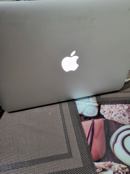 Vând MacBook Air