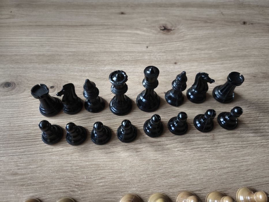 Бакелитени Шах фигури от соца ( бакелит )