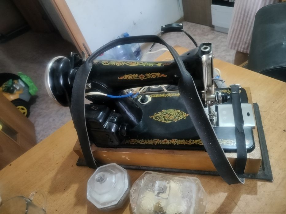 Швейная электрическая машина ссср