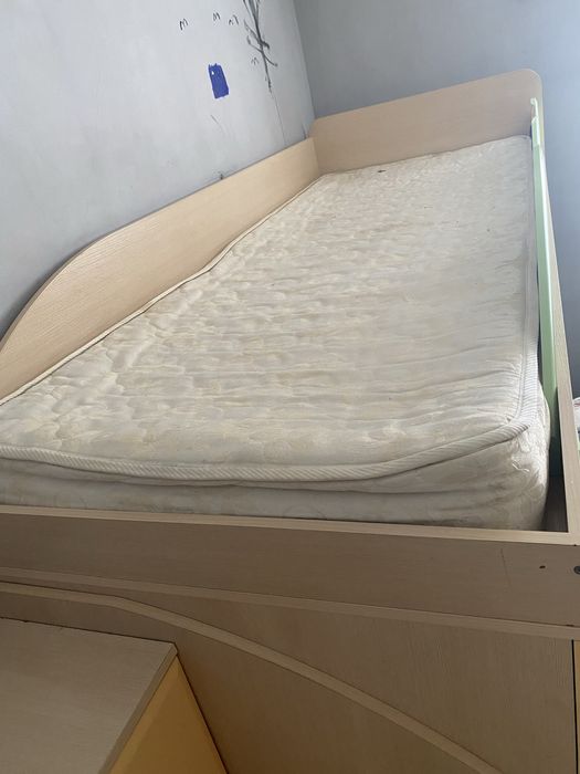 Продам кровать двухяростная