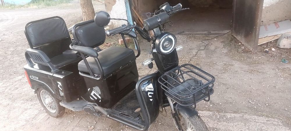 Електромопед трехколесный продам