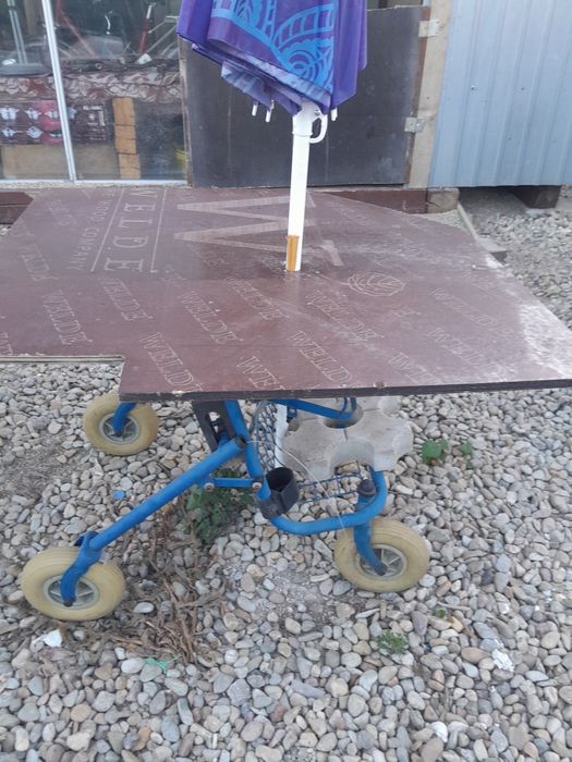 Masa exterior cu roti