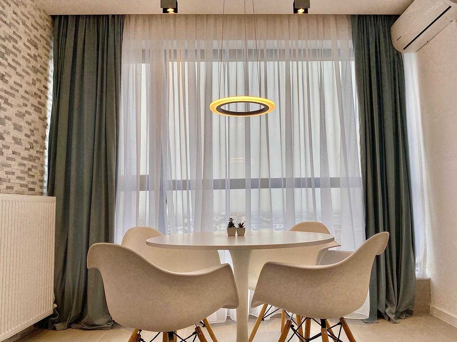 Proprietar vand apartament nou 3 camere 2 bai terasa etaj3/5 lift doua locuri de parcare. exclus agentii imobiliare sau intermediari.