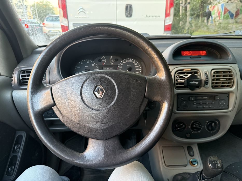 RENAULT Clio 2004 — imagine 2