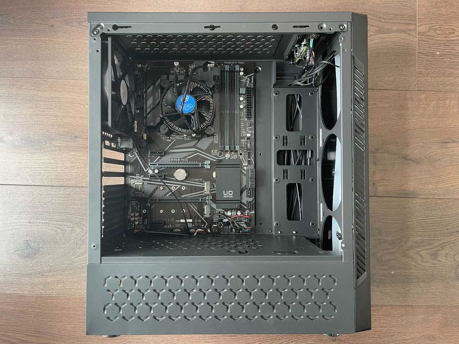 CPU i7-10700F LGA 1200 + дъно GB B460 HD3 + Кутия + SSD 256GB 2.5"