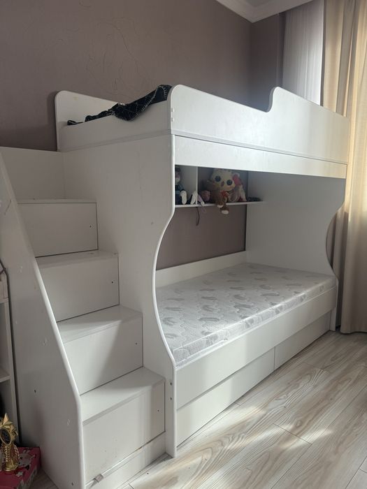 Продам двухярусную кровать
