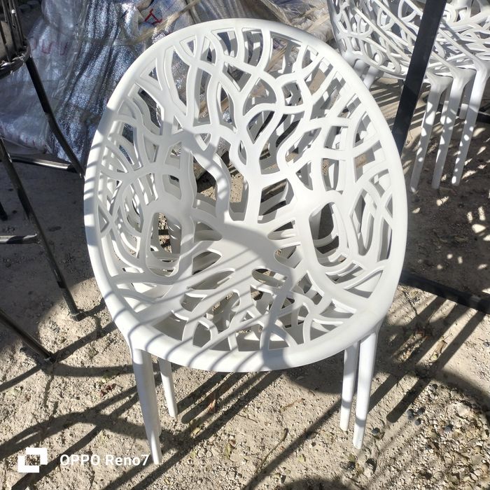 Морозильник, столы, стулья