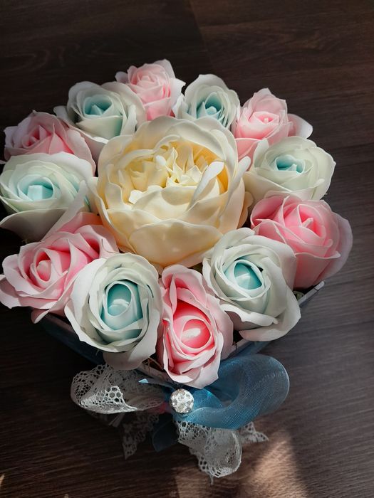 Vand aranjament trandafiri săpun