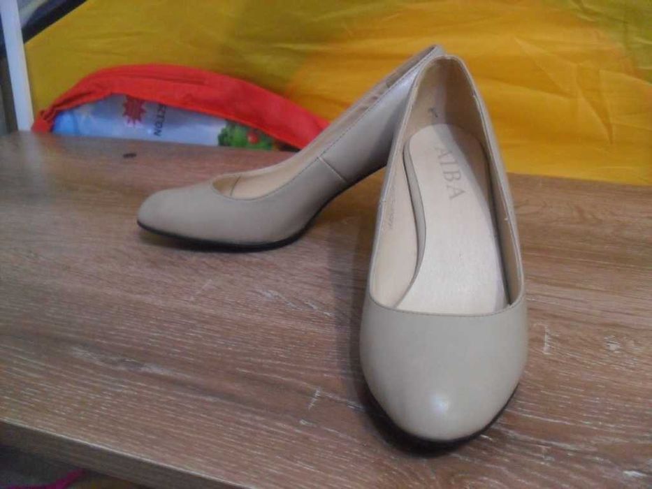 Женские классические туфли