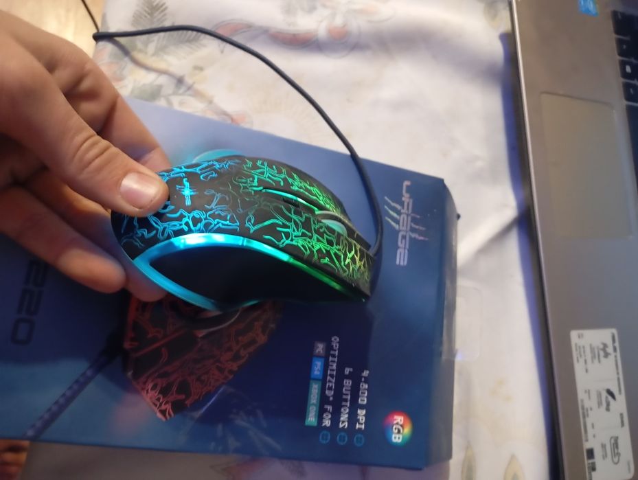 Vând mouse  stare bună