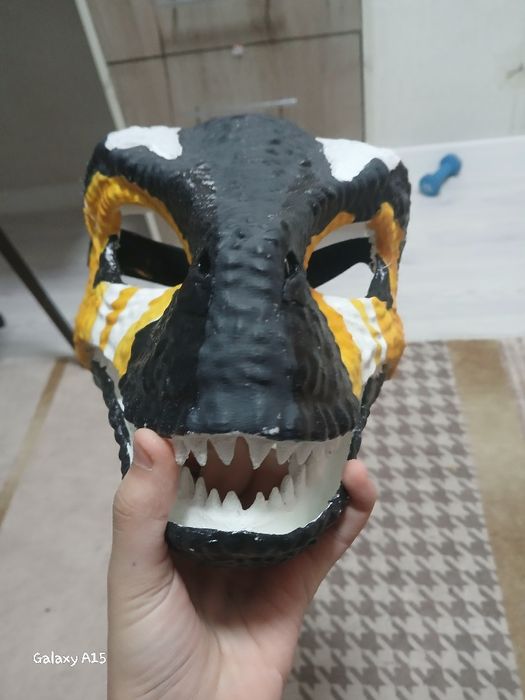 Маска раптора сломанная