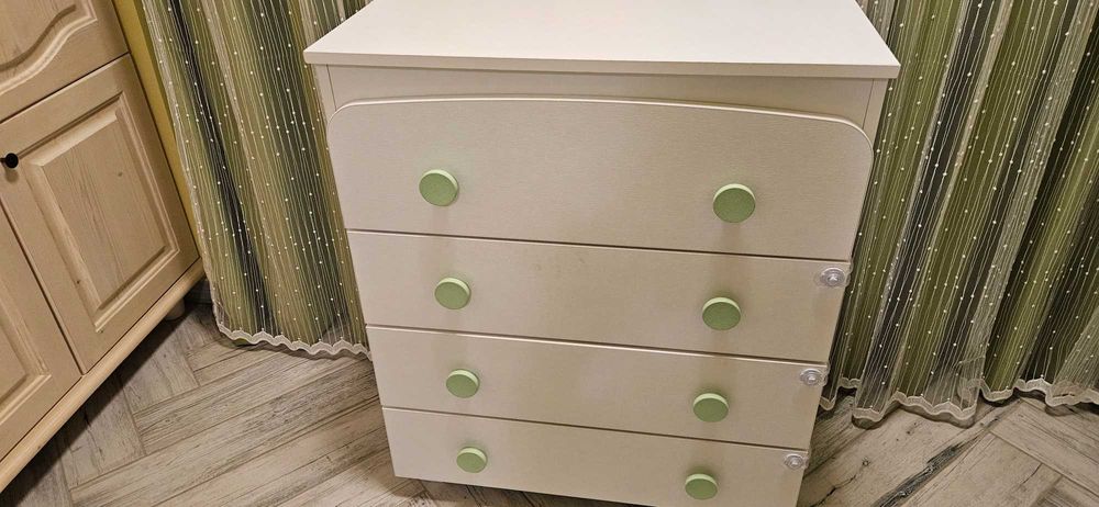 Обзавеждане за детска стая (легло, матрак, скрин, закачалка)