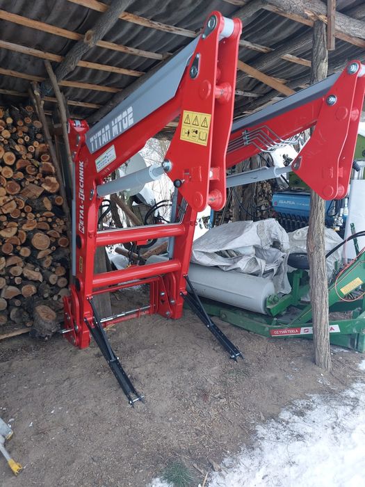 Vând încărcător frontal