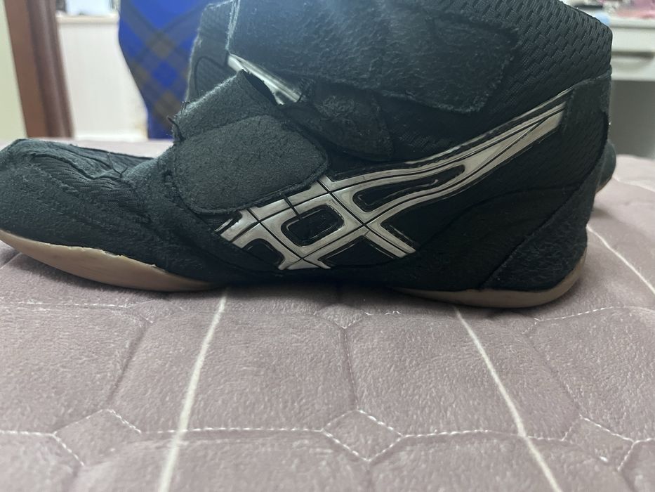Продам борцовки ASICS