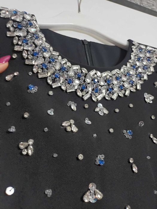 Черна рокля с кристали