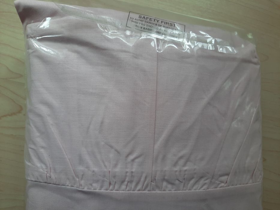 Единичен чаршаф С падащи къдрици