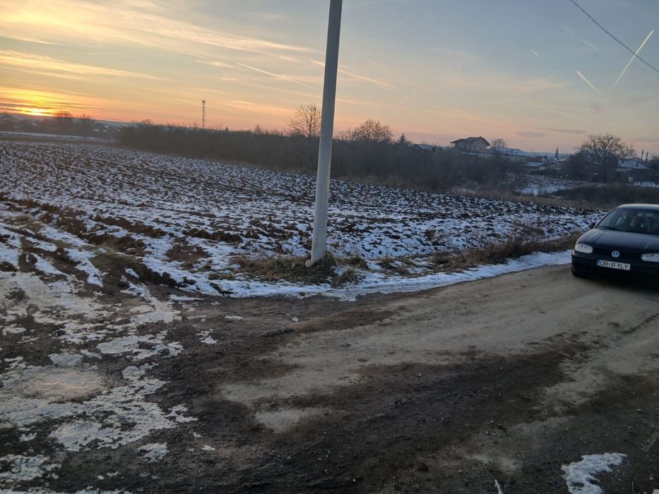 Vând teren intravilan