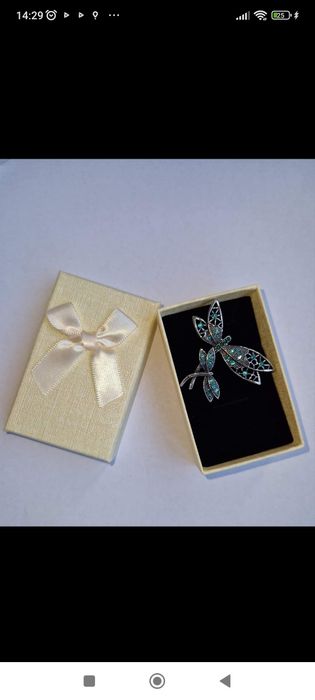 Красиви и стилни брошки