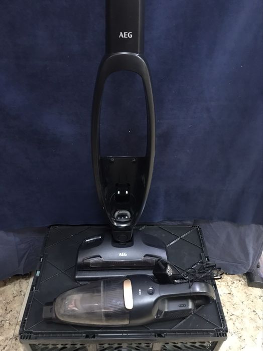 Ръчна прахосмукачка AEG, безжична, 2 в 1