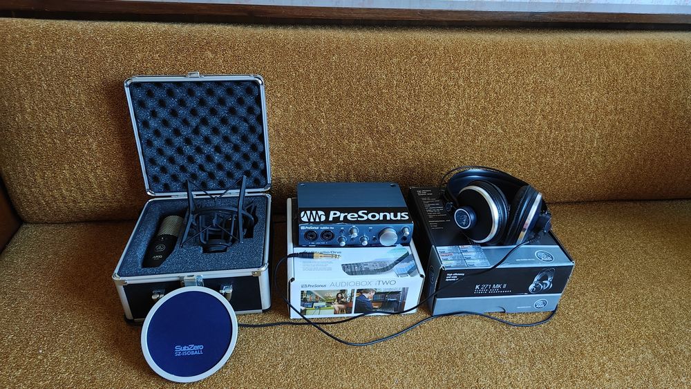 Професионално студийно ниво: Комплект AKG P420 + PreSonus AudioBox iTwo + AKG K240 (Като нов)