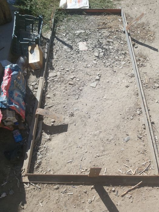 Продам металлическую дверь.