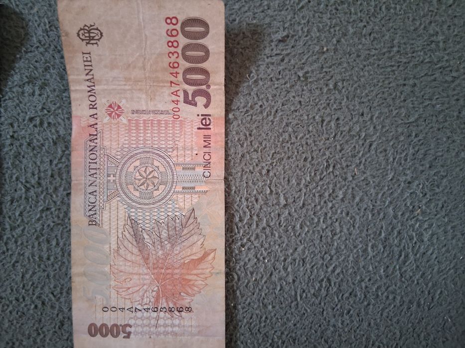 Vând bancnote și monede foarte vechi