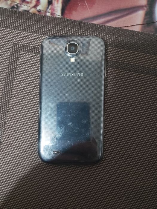 Vând Samsung galaxy s4