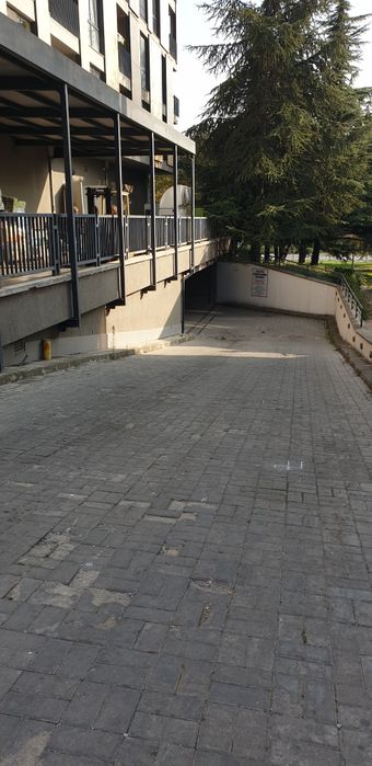 Отдавам закрито паркомясто под наем в комплекс Вива-4