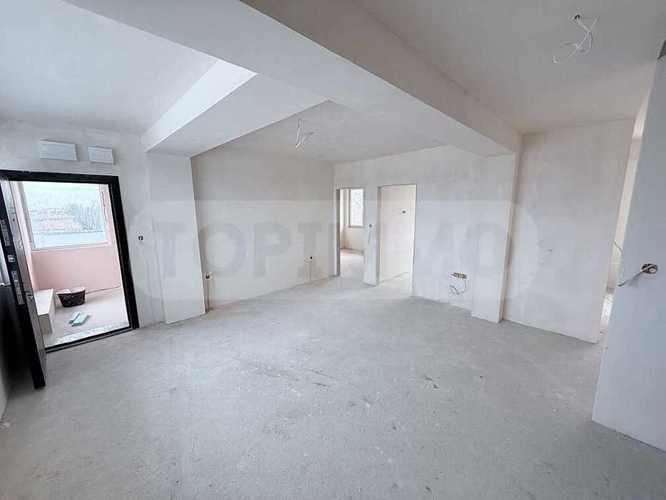 Тристаен апартамент с панорамна гледка в Балчик