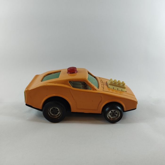 Jucãrii vintage din metal