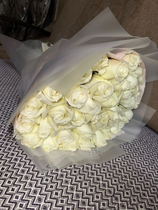продам розы белые. Очень красивый букет 41 шт