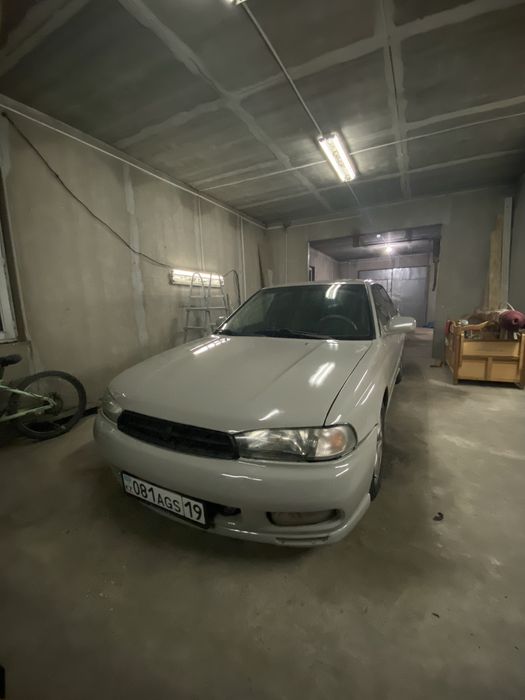 Субару легаси.