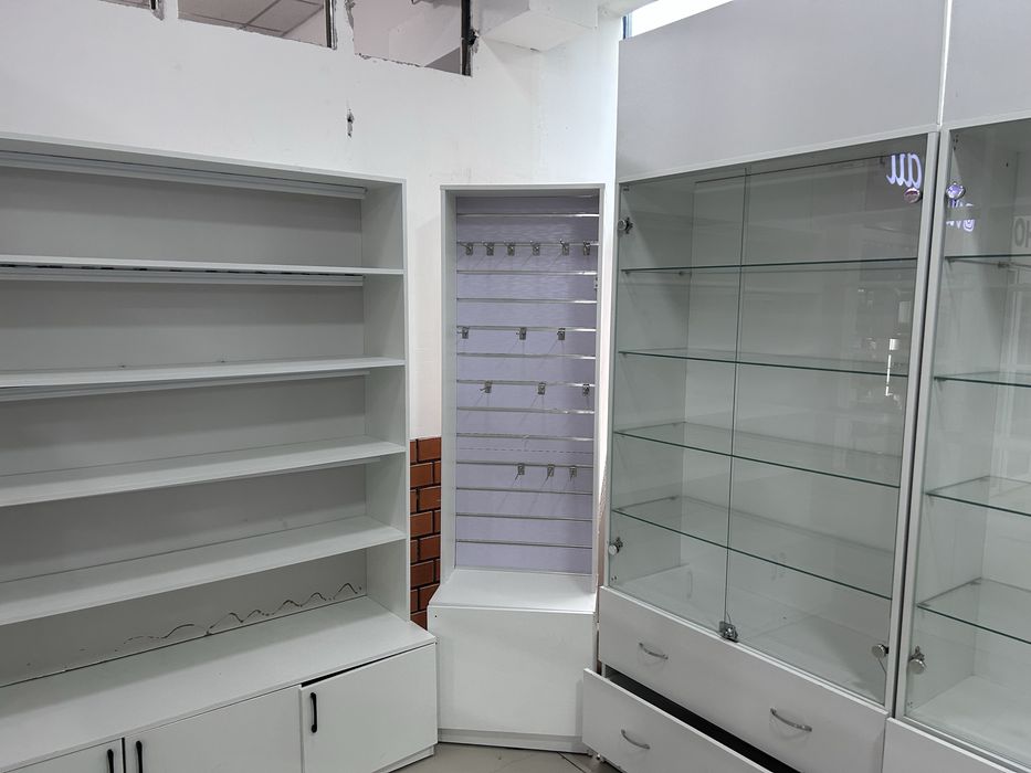 шкафы для магазина