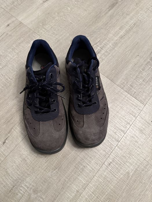 Bocanci cu protectie metalica