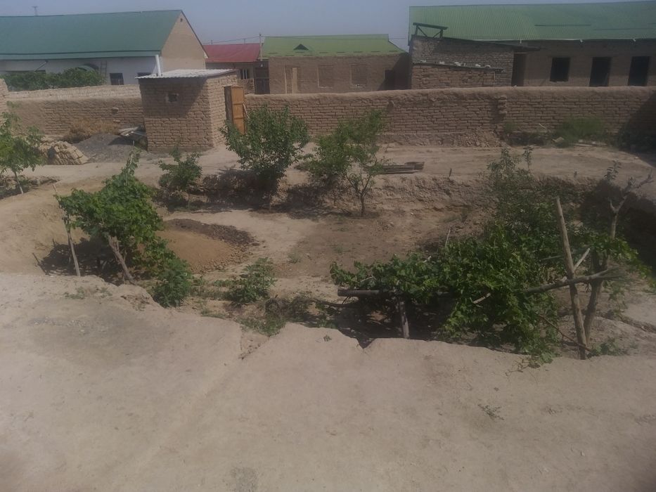 Фарходда ховли сотилады