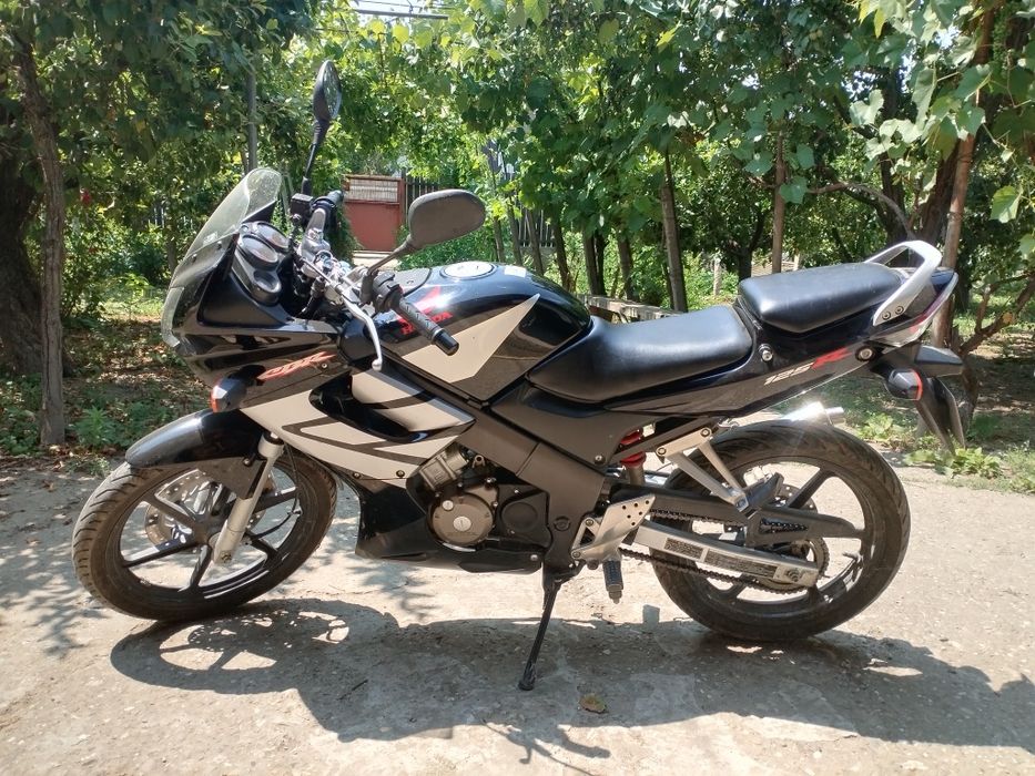Motocicleta Honda CBR 125
