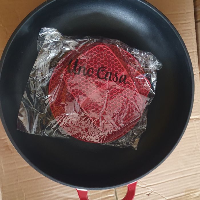 Cratita cu capac din fonta emailata, 3.5l, 30cm, rosie, Uno Casa