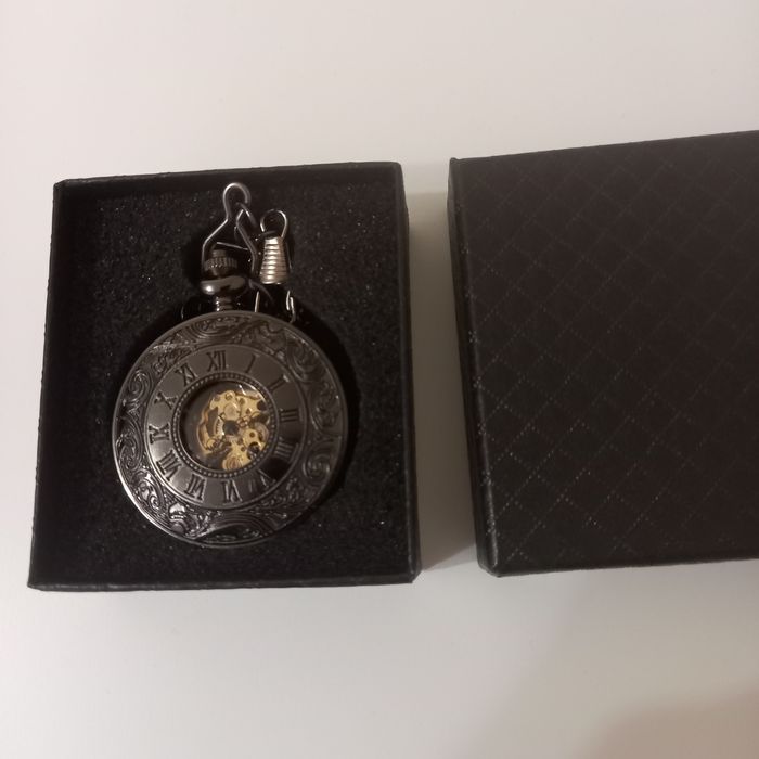 Часы новые карманные