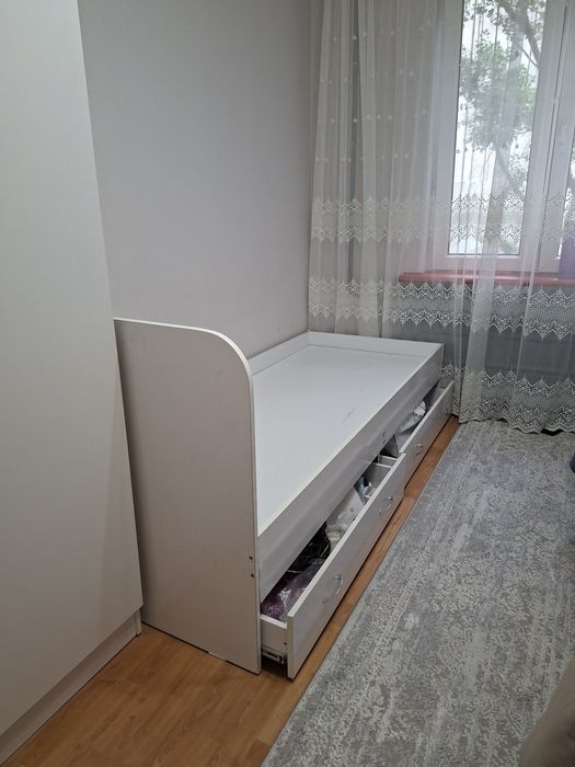 Спальный и детские кровати
