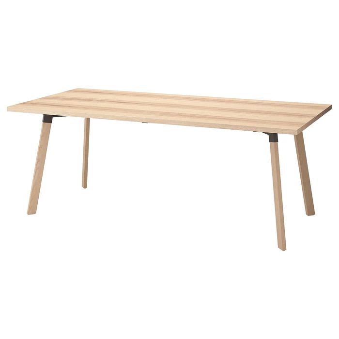 Трапезна маса от лимитираната колекция на IKEA x HAY