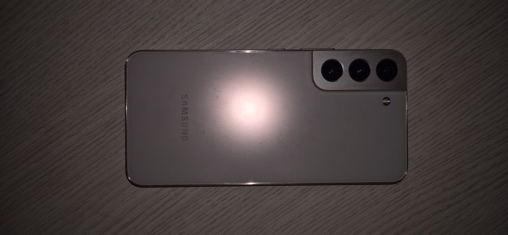 Продам Samsung s22