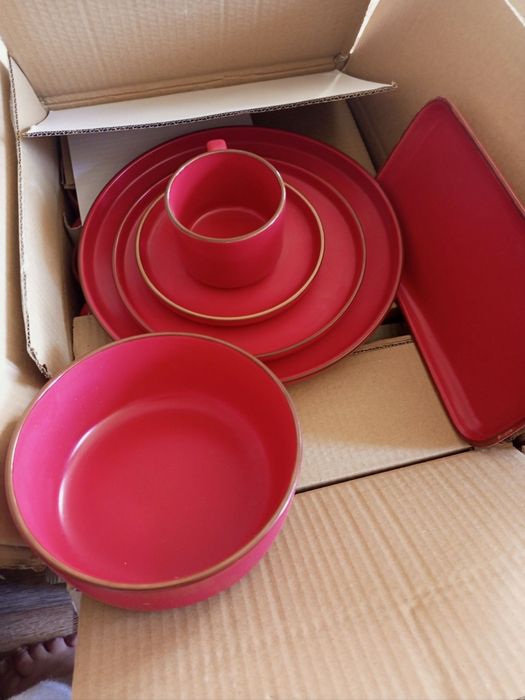 Продам сервиз чайно-столовый