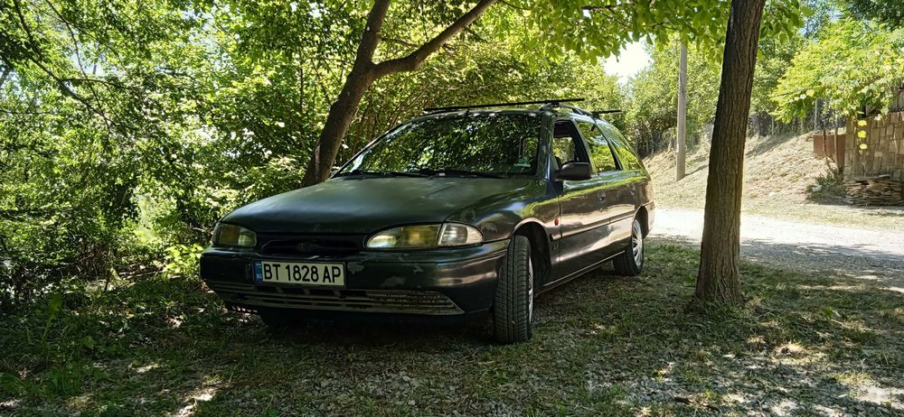 Плодавам Ford Mondeo 1.8i GLX