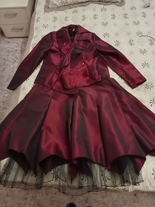 Продам женский  костюм