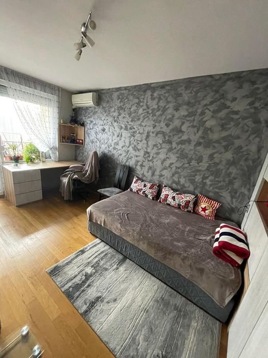 Тристаен апартамент в ж.к Зорница