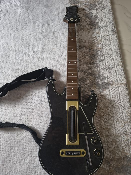 Vand suport chitara si chitara guitar hero xbox 360