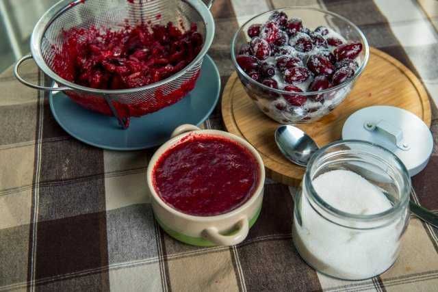 Продаём ягоду Кизил.