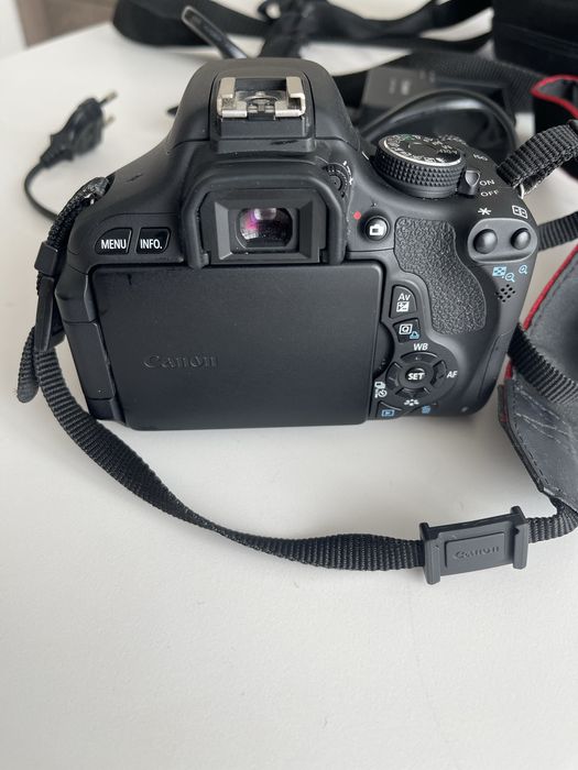 Фотокамера Canon EOS 600D