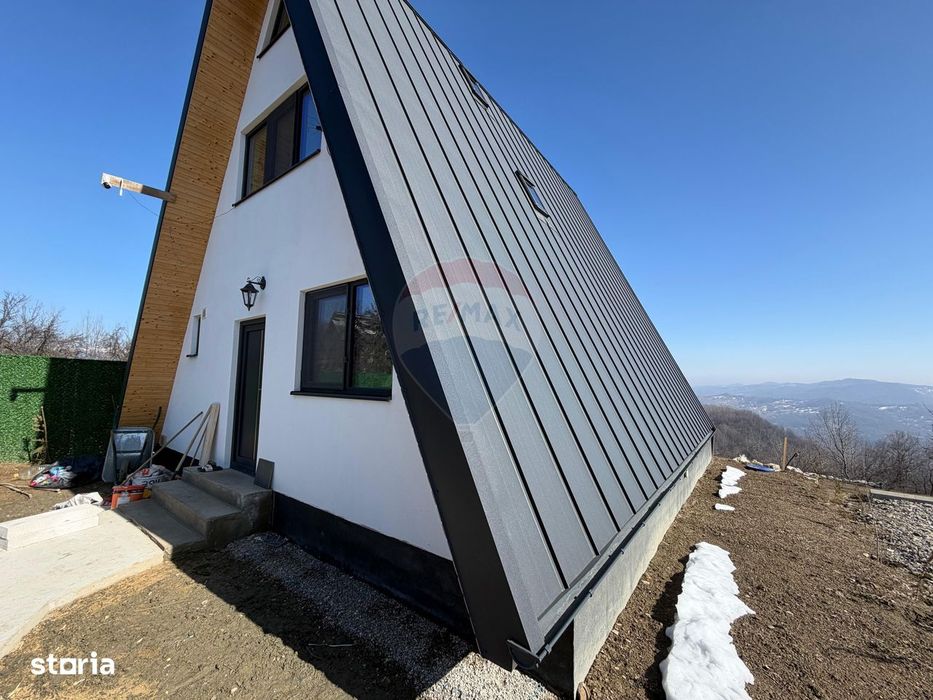 De vanzare Cabana A-Frame cu 1850 mp teren in zona Pucioasa, DB