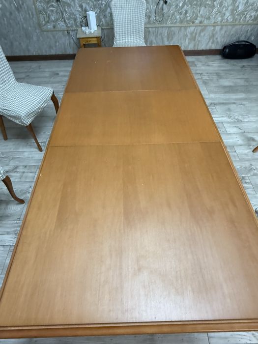 Продам стол с 6 стульями